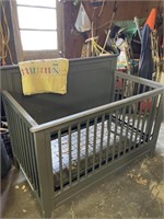 Vintage baby crib:  solid springs but no