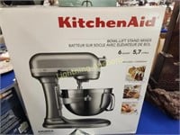 KITCHEN AID STAND MIXER AND ATTACHMENTS