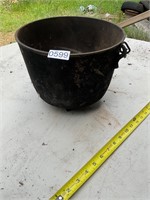 Footed cast iron pot