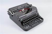 EARLY OFFICE TECHNOLOGY - MANUAL TYPEWRITER