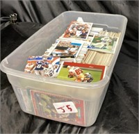 PLASTIC BOX WITH TRADING CARDS / SPORTS
