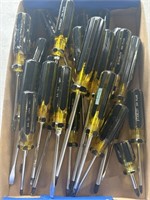 Flat of Stanley screwdrivers, various