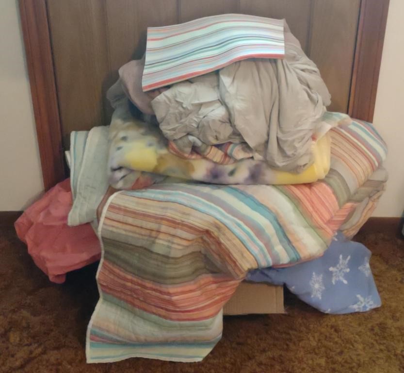 Various Sized Blankets & Bed Sheets