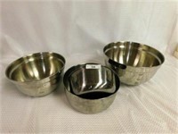 LOT OF 4 STAINLESS STEEL BOWLS
