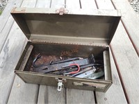 metal vermont american toolbox with crowbars
