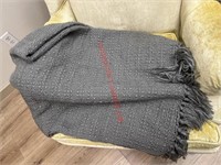 Grey throw blanket (small room)