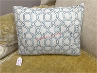 Small throw pillow (small room)