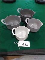 4 Plastic Bowls