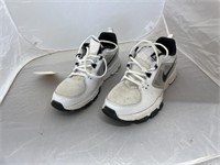 Pair Nike Men's Shoes sz 8-1/2