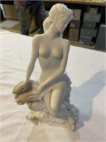 Vittoria Collection "White Lady Statue"