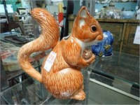 BORDALLO PINHEIRO CERAMIC SQUIRREL 10"