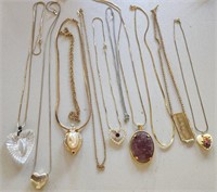 F - LOT OF COSTUME JEWELRY NECKLACES (G95)