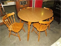 SOLID WOOD DINING TABLE W/4 CHAIRS