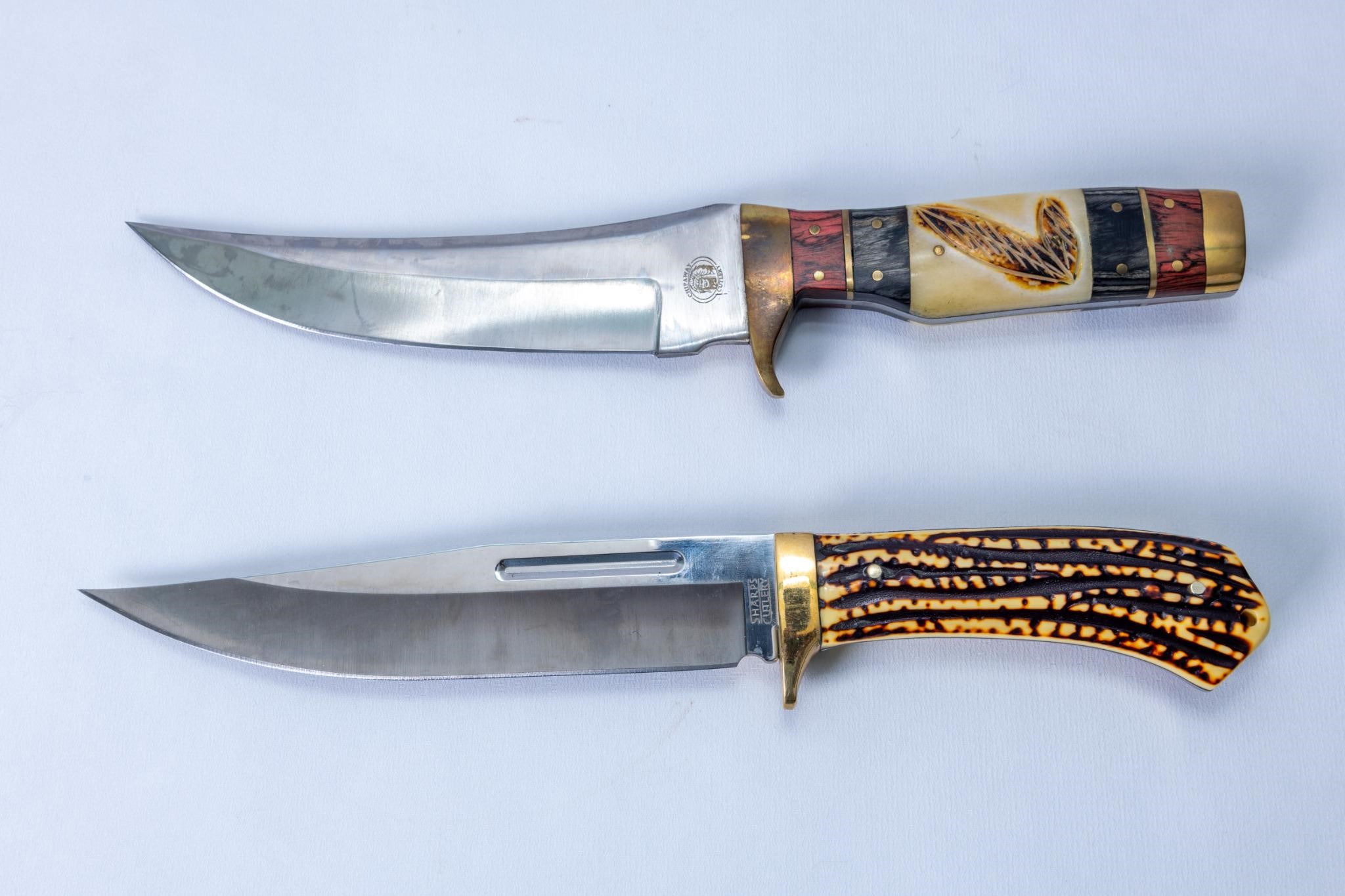 Pair of fixed blade knives, Chipaway & Sharps