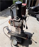 Mini vertical milling machine