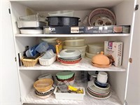 Kitchen Lot! Including pie plates bundt pans,