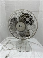 White small fan - Turns on