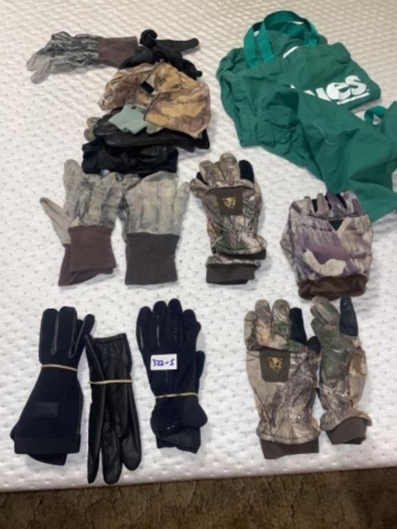 Camo & Leather Gloves