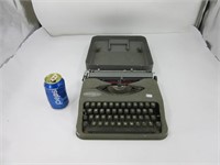 Ancienne machine à écrire Hermes Baby