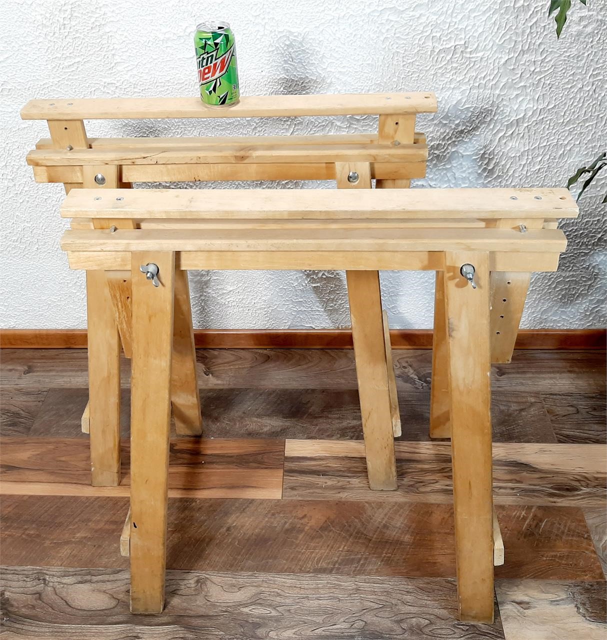 2 chevalets en bois, hauteur ajustable 28½" et + *