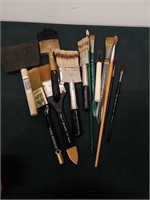 Group of paint brushes