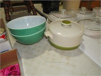 2 PYREX & 1 STONEWALL DISHES