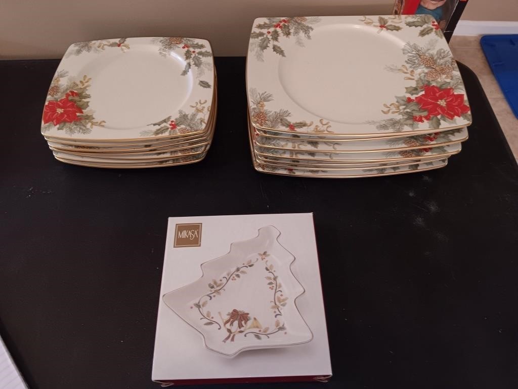 15 piece Mikasa china holiday bloom