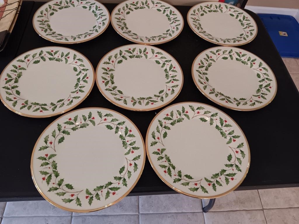 8 Lenox, holly dinner plates 10.5 inches wide.