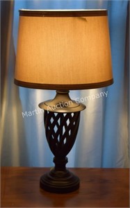(B3) 26" Metal Base Table Lamp