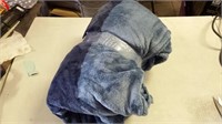 Single Microfleece Throw blanket (new no pkg)