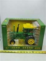 JD 4320 tractor with cab 1/16