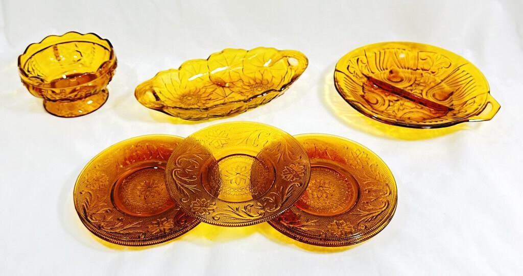 LOT OF ASSORTED AMBER GLASS COLLECTIBLES