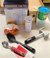 Pampered Chef Wet/Solid Measuring Cup & More