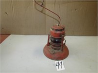 DIETZ #40 RED RIBBED GLOBE LANTERN