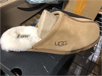 Size 11 UGG Men's Slipper, Chestnut