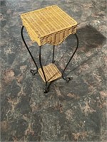 Metal frame wicker stand stands 21 1/2 inches