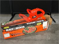 BLACK & DECKER 17” HEDGE TRIMMER W/ BOX