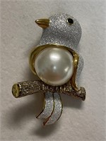 BEAUTIFUL VINTAGE BUTLER BROOCH