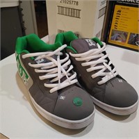 USED IN GREAT CONDITION DC SHOES SZ 11.5 SEE PICS