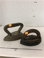 2cnt Cast Iron VTG Irons