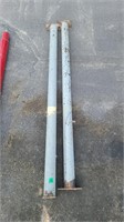 2 METAL ADJUSTABLE SHORING JACKS