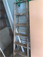 6' WOODEN LADDER