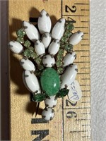 Vintage Weiss brooch with green rhinestones
