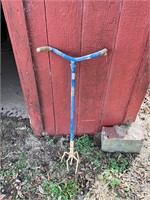 Garden claw - cultivator tool