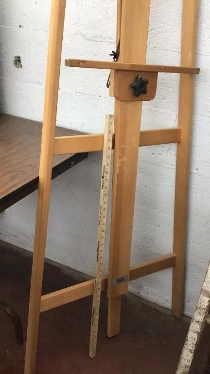Mud Wooden Easel