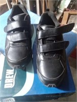 SIZE 10 W NEW DREW SHOES WITH VELCRO