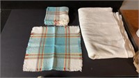 4 Vintage Placemats & Table Cloth 1970's