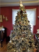 Christmas tree - 7' tall with many ornaments
