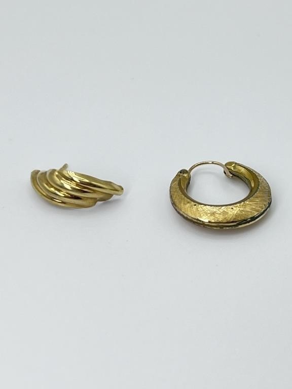 (2) 14K Gold Unmatched Earrings