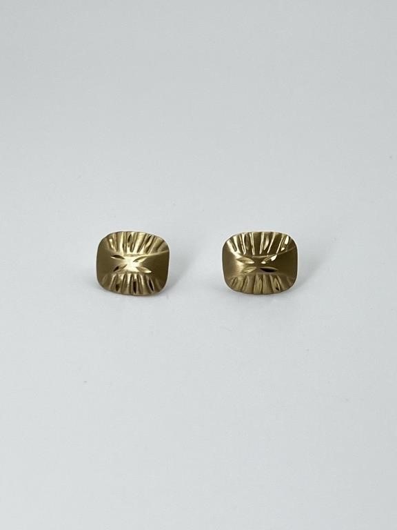 14K Gold Pair of Earrings